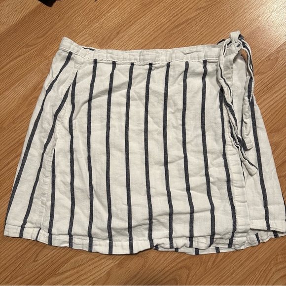 Abercrombie & Fitch Dresses & Skirts - Abercrombie XL Linen Cotton Short Mini Wrap Skirt White Navy Vertical Stripes